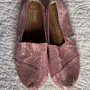 New sparkles Toms girls shoes size Y1